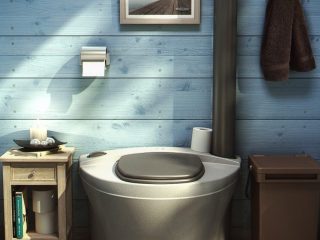 Hvordan man laver et toilet i landet lugtfrit