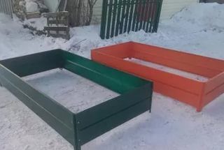 Havesenge lavet af polymercoatet metal