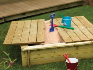 DIY sandkasse med lokk