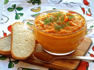 Cukinijos ikrai su morkomis