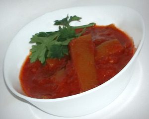Anopin kieli kesäkurpitsaa tomaattipastalla