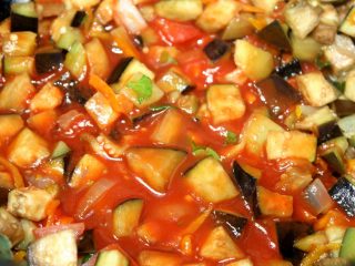 Aubergine kaviar med tomatpuré: oppskrift