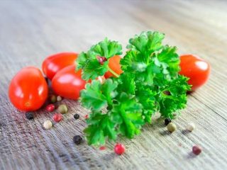 Resepti tomaattia persiljaa talvella