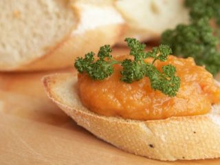 Kuinka tehdä kotitekoista squash-kaviaaria talveksi