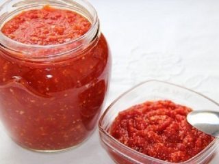 Adjika raaka: resepti