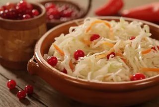 Kaedah penapaian kubis dengan penambahan cranberry