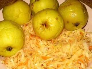 Bløtlagte epler med kåloppskrift