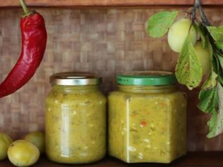 Kā pagatavot ķiršu plūmju tkemali ziemai