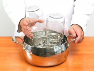 Mensterilkan tin di rumah
