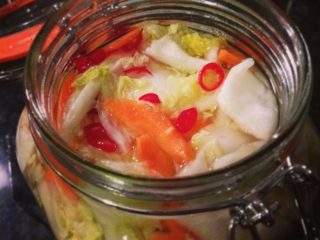 Ricetta istantanea di cavolo sottaceto con foto