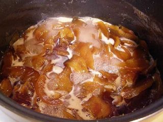 Hvordan lage kvedejam i en treg komfyr