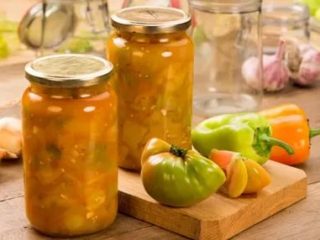 Grönt tomatlecho-recept för vintern