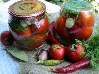 Kuumat tomaatit talveksi