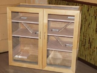 DIY utstillingsvindu og hus for chinchilla