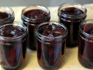 Koko marinoitua punajuurta talveksi