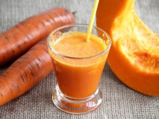 Gresskarjuice med gulrøtter til vinteren