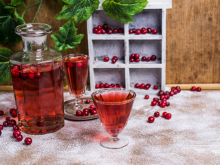 Minuman cranberry: resipi buatan sendiri