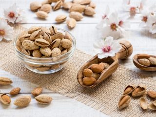 Mandeļu koks: kā un kur tas aug, foto