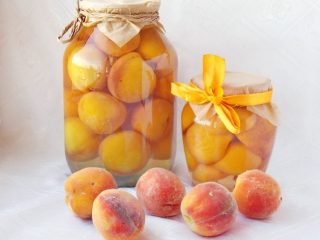 Konservēti persiki sīrupā ziemai