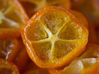 Tørket kumquat: kaloriinnhold, fordeler og skader