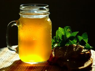 Bjørkesaft kvass med rosiner