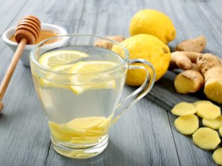Citron og ingefærvand