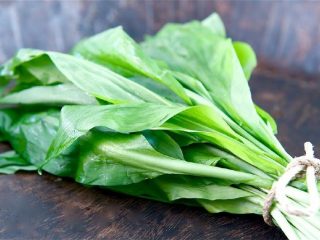 Mengapa bawang putih liar berguna?