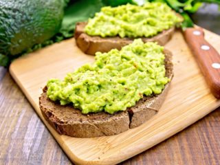 Avokado pate: reseptit valkosipulilla, kananmunalla, tonnikalalla