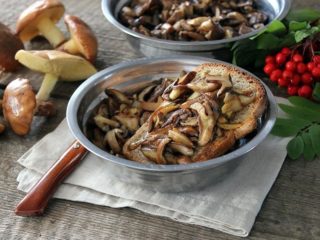 Kā pannā cept sviestu ar sīpoliem: garšīgas receptes