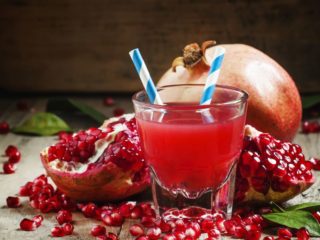 Granateplekompott: oppskrifter med epler, feijoa, skall