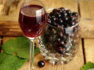 Resipi ringkas untuk minuman keras currant