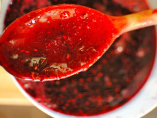 Melno un sarkano jāņogu ievārījuma receptes kopā