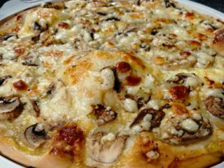 Pizza sienillä: reseptejä valokuvilla