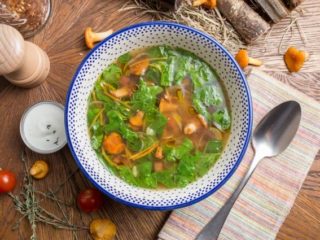Sup chanterelle beku: resipi dengan foto