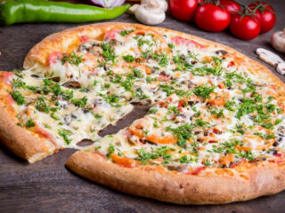 Pizza hunajahirviöillä: reseptejä valokuvilla kotona