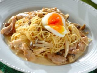 Pasta hunaja-agaricsilla: reseptejä valokuvilla