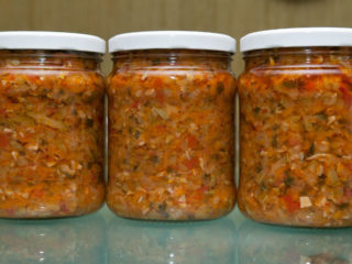 Dressing for pickle for vinteren: de beste oppskriftene i bankene