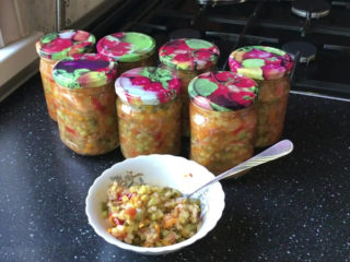 Dressing for pickle for vinteren fra friske agurker