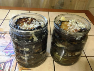 Aubergineopskrifter med valnødder til vinteren