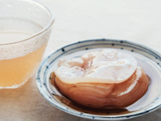 Indeholder kombucha alkohol: er det sikkert at drikke under kørsel, når det er kodet for alkoholisme?