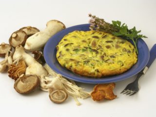 Sieni-julienne (julienne) herkkusienistä pannulla: parhaat reseptit valokuvilla