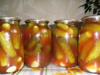 Konservēti gurķi ar čili kečupu ziemai: marinēšanas un marinēšanas receptes litru burkā