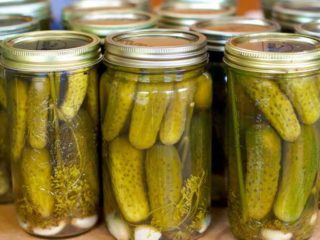 Timun untuk musim sejuk dengan serbuk mustard (mustard kering): resipi asin dan acar
