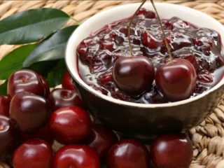 Ķiršu ievārījums ar želatīnu bez kauliņiem, ar sēklām: labākās receptes ziemai