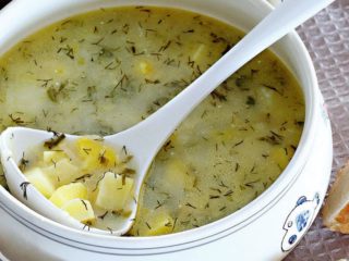 Austeru sēņu un siera zupa: receptes ar kartupeļiem un vistu