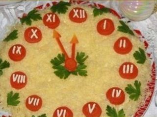 Salātu pulkstenis Jaunajam gadam: 12 pakāpeniskas receptes ar fotogrāfijām, videoklipiem