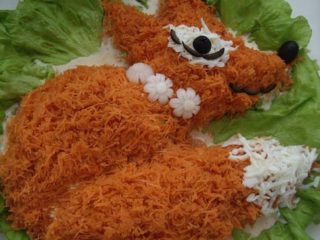 Salad kot rubah: resipi dengan cendawan, dengan ayam