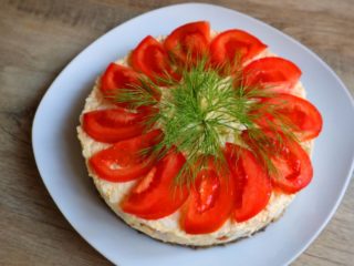 Salāti Mīļākais vīrs: ar kūpinātu krūtiņu, sēnēm, tomātiem