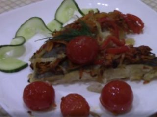 สูตร Flounder ในเตาอบด้วยกระดาษฟอยล์: ทั้งเนื้อกับมันฝรั่งมะเขือเทศผัก