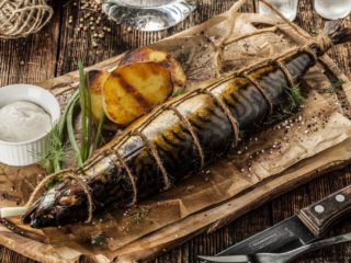 Kā marinēt (sāli) karsti kūpinātu skumbriju